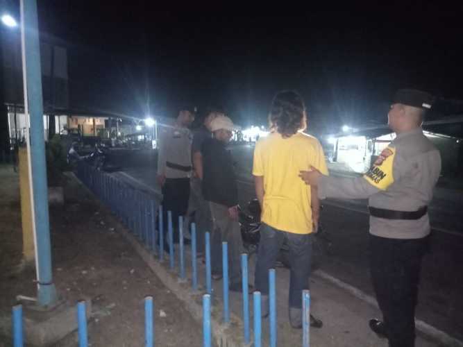 Polsek Kempas Tingkatkan Patroli Malam, Antisipasi Tindak Kejahatan, Ciptakan Situasi Aman dan Kondusif.