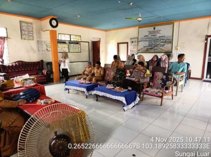 Babinsa Sertu Syafrijon Hadiri Rapat Pembentukan Panitia Hari Pahlawan Tahun 2025 di Desa Sungai Luar