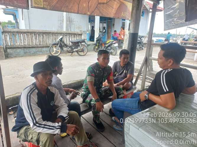 Babinsa Koramil 08/Mandah Gelar Komsos Jumat Pagi, Perkuat Silaturahmi dan Ciptakan Keharmonisan Warga