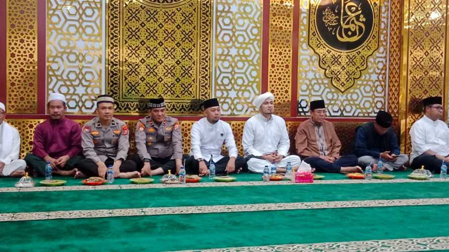 Polsek Kemuning Hadiri Peringatan Isra Mi’raj Nabi Muhammad SAW di Desa Batu Ampar