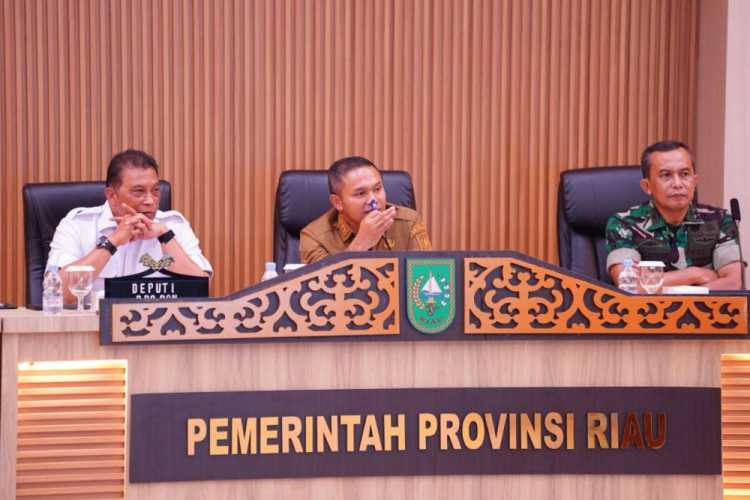 Rapat Evaluasi MBG Bersama Deputi dari BGN, Ini Kata Gubri Abdul Wahid
