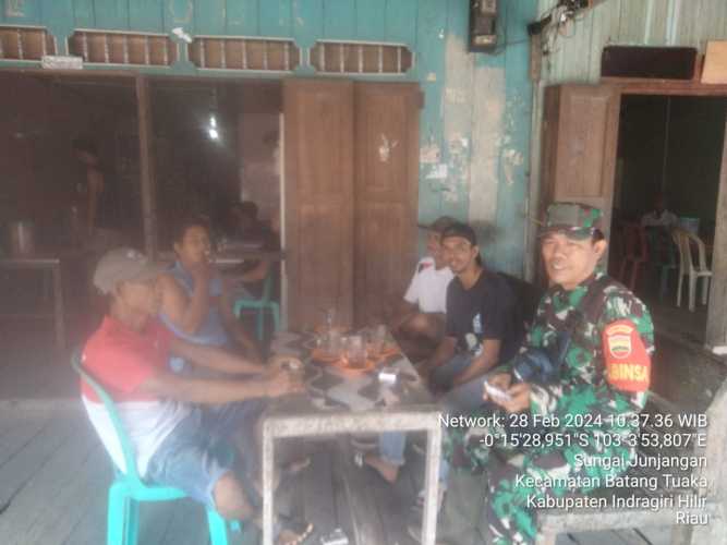 Cegah Demam Berdarah dan Penyakit Kulit,Babinsa Berikan Solusi Sanitasi Lingkungan