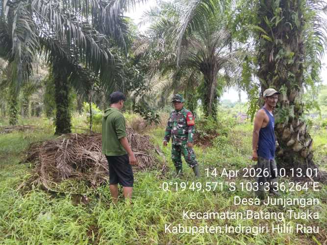 Babinsa Sungai Junjangan Gelar Patroli Terpadu Cegah Karhutla