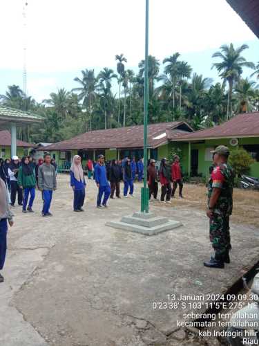 Lewat Pelatihan Upacara Bendera,Sertu M.Yasin Tingkatkan Kedisiplinan Para Santri