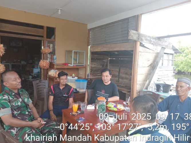 Babinsa Kopda Sudarwis Edukasi Warga untuk Ciptakan Kondisi Wilayah Aman dan Tenteram
