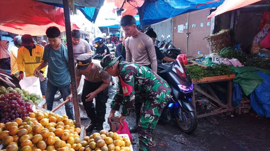 Personil Koramil 01/Tembilahan Hadiri Kegiatan Kamis Bersih