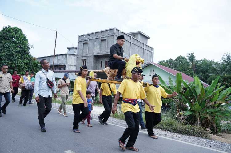 Ferryandi Tiba-tiba Diajak Keliling Kampung Naik Singa Depok Bayas Jaya