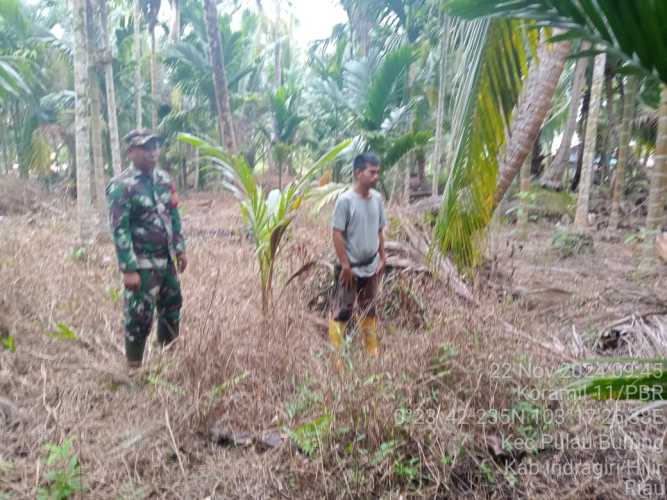 Dengan Patroli, Babinsa Keramat Jaya Membentuk  Jaringan  Karhutlah Terpadu