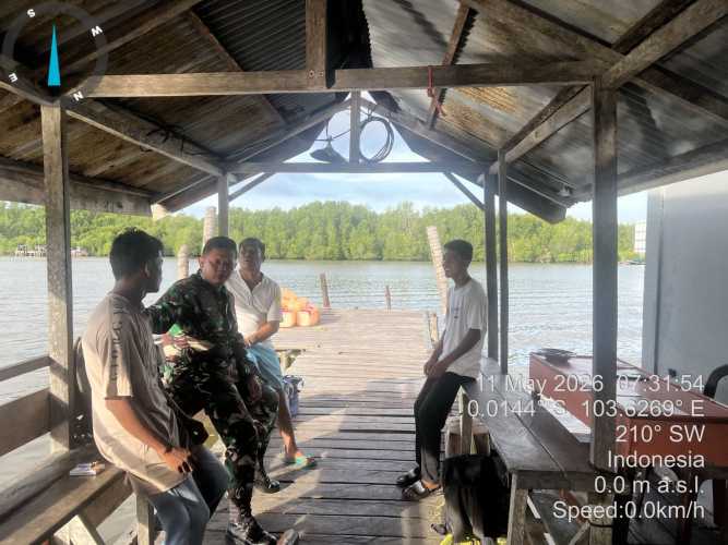 Babinsa Mandah Laksanakan Penenangan Situasi di Kawasan Pelabuhan Rakyat