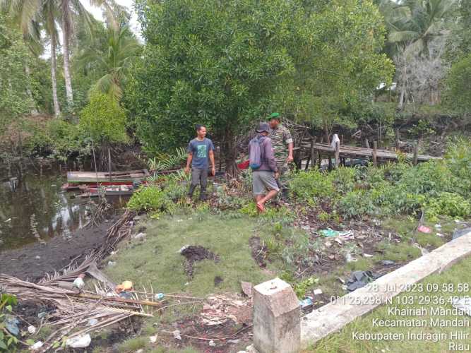 Tidak Ingin Terjadi Kebakaran Hutan, Babinsa Koramil 08/Mandah Secara Rutin Lakukan Patroli Karlahut