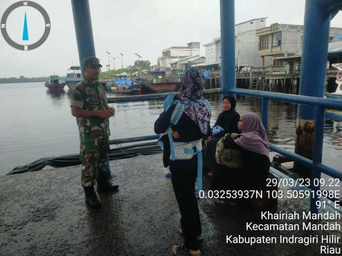 Babinsa Budayakan Sopan Santun di Tempat Umum