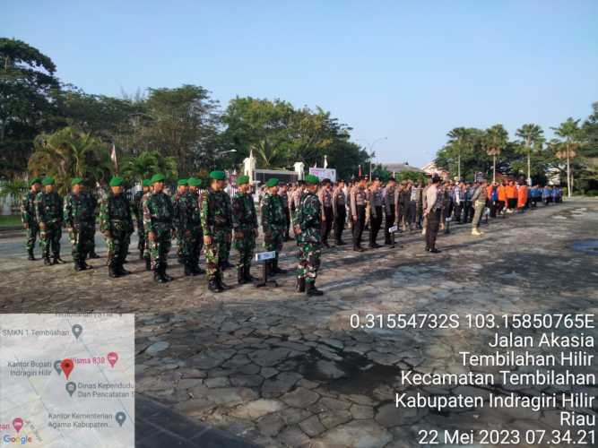 Anggota Koramil 12/Batang Tuaka mengikuti upacara bendera dalam rangka memperingati hari kebangkitan Nasional ke 115