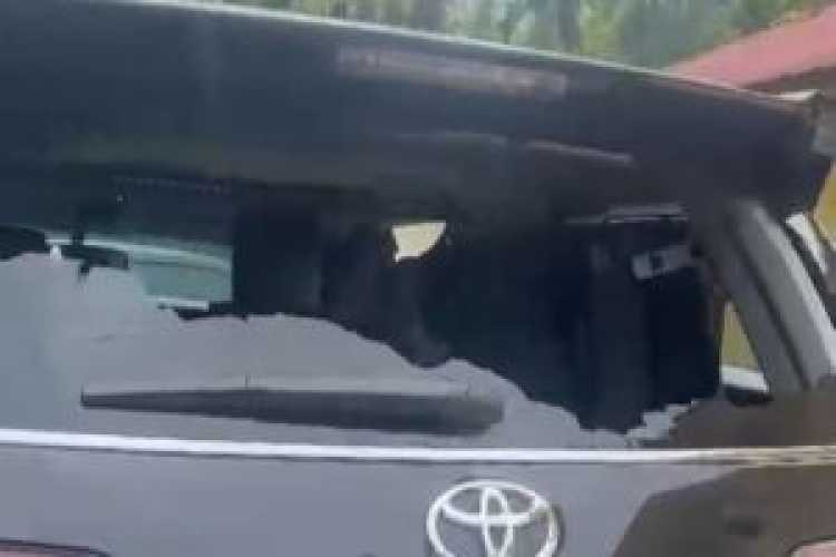 Mobil Kapolres Kuansing Rusak Usai Diserang Massa Penolak Penertiban Tambang Emas Ilegal