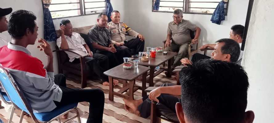 Bhabinkamtibmas Pulau Burung Ajak Pemerintah Desa Aktifkan Siskamling Demi Wujudkan Keamanan Lingkungan