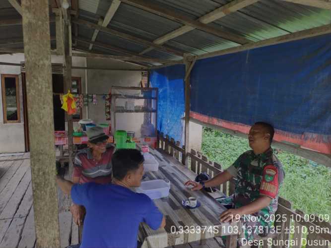 Babinsa Koramil 12/BTK Kodim 0314/Inhil Gelar Komunikasi Produktif, Ajak Masyarakat Lestarikan Lingkungan