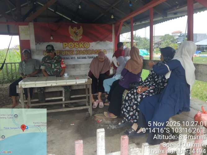 Babinsa Koramil 12/Batang Tuaka Edukasi Warga Sungai Piring Cegah Judi Online dan Pergaulan Bebas