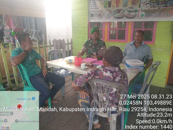 Babinsa dan Kades Bersinergi Jaga Ketertiban di Desa Bolak Raya