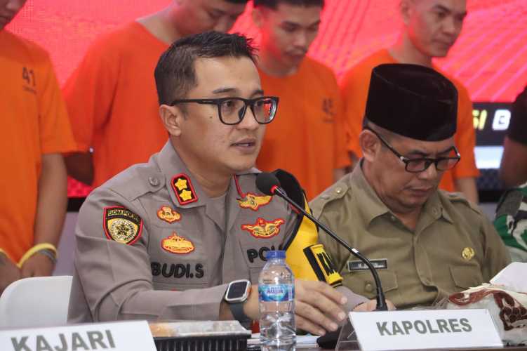 Kapolres Inhil Sampaikan Refleksi Akhir Tahun 2024 Secara Konferensi Pers