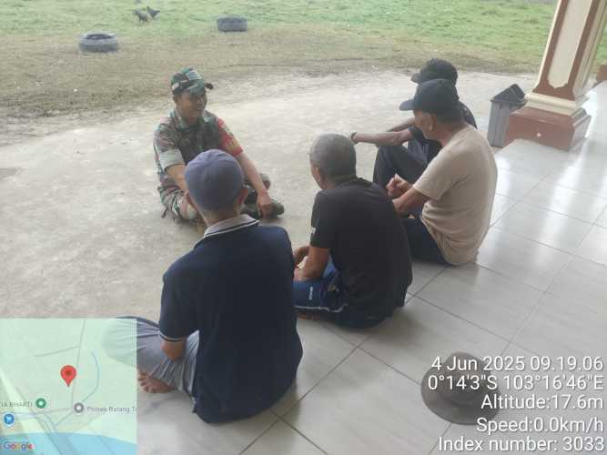 Babinsa Lakukan  Pembinaan Marbot Masjid dan Kaum Muda di Kelurahan Sungai Piring