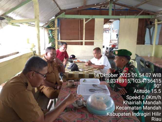Babinsa Koramil 08/Mandah Ajak Warga Desa Bakau Aceh Waspadai Provokasi dan Berita Hoaks