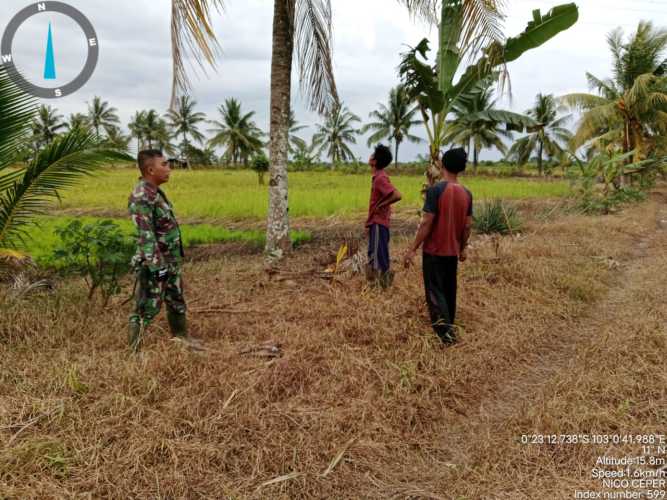 Babinsa Koramil 01/Tembilahan Laksanakan Patroli Tapal Batas di Kelurahan Tembilahan Barat