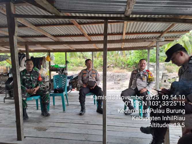 Babinsa Koramil 11/Pulau Burung Jaga Keselarasan Informasi Kamtibmas di Desa Sungai Danai