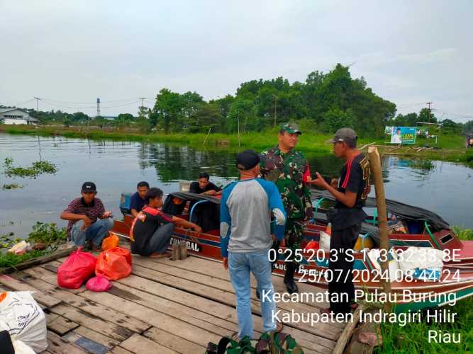 Serda Ahmad Feri Fahrudin Melaksanakan Pengamanan dan Pengawasan Terhadap Lalu Lintas di Pelabuhan Rakyat,