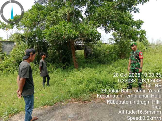 Babinsa Koramil 01/Tembilahan Gencarkan Patroli Lingkungan di Wilayah Tembilahan Hulu