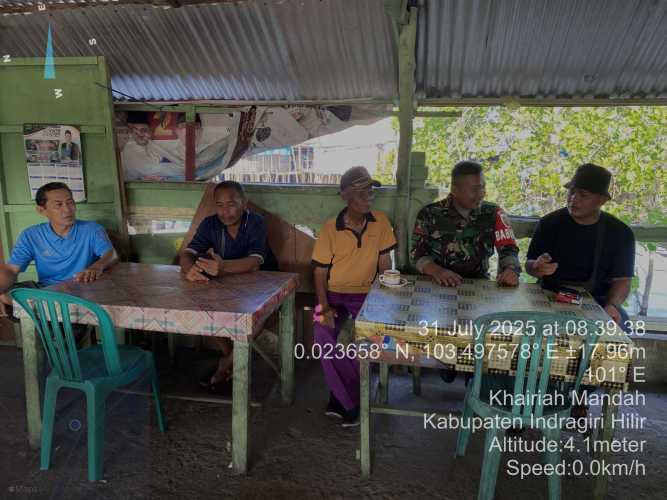 Babinsa Desa Bakau Aceh Kawal Situasi Kamtibmas Melalui Komsos dan Penyuluhan Binter