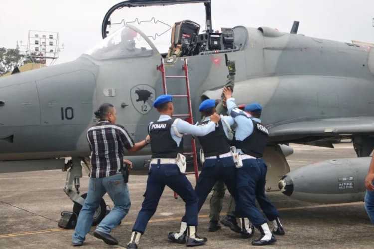 Aksi Cepat Pilot Tempur Skadron 12, Paksa Pesawat Asing Mendarat di Lanud Rsn Pekanbaru