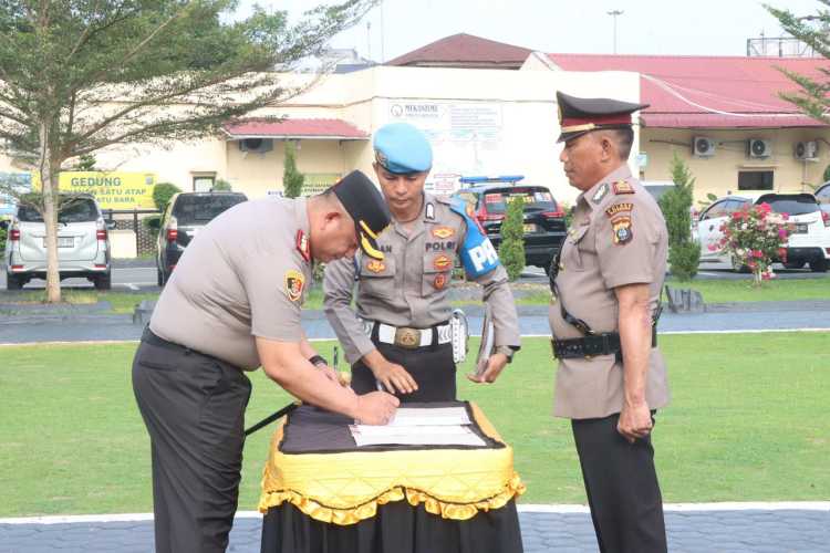 Kapolres Batu Bara Pimpin Upacara Sertijab Kapolsek Talawi dan Kasi Propam