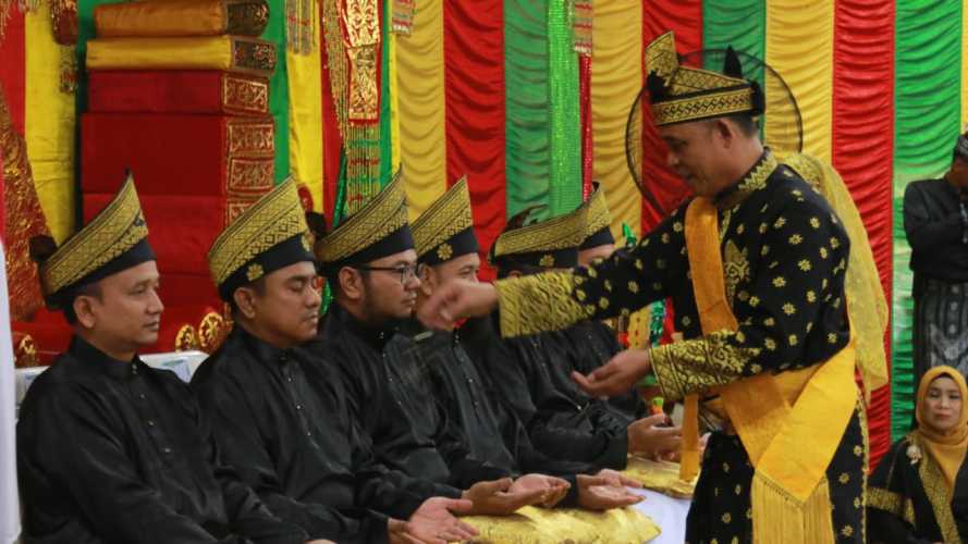 Tepuk Tepung Tawar Pejabat Forkopimda Baru, Wujud Adat dan Doa Restu Masyarakat Indragiri Hilir