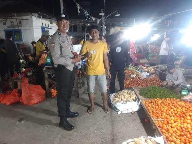 Babinkamtibmas Tembilahan Kota Berikan Himbauan Kepada Pedagang Pasar Subuh