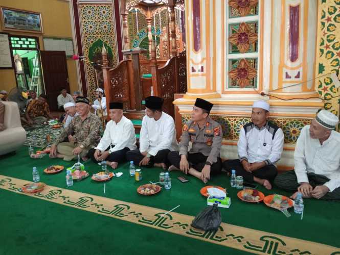 Kapolsek Kempas hadiri Peringatan Isra' Mi'raj Nabi Muhammad SAW, Ajak Warga Ciptakan Pemilu Damai 2024.