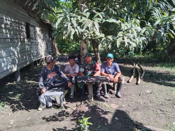 Babinsa Melaksanakan Amaran keselamatan Kerja