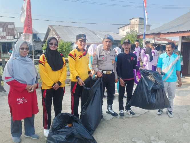 Lurah Concong Luar Muhlis, SE Mengikuti Apel Upacara Hari anak Nasional di Kecamatan Concong