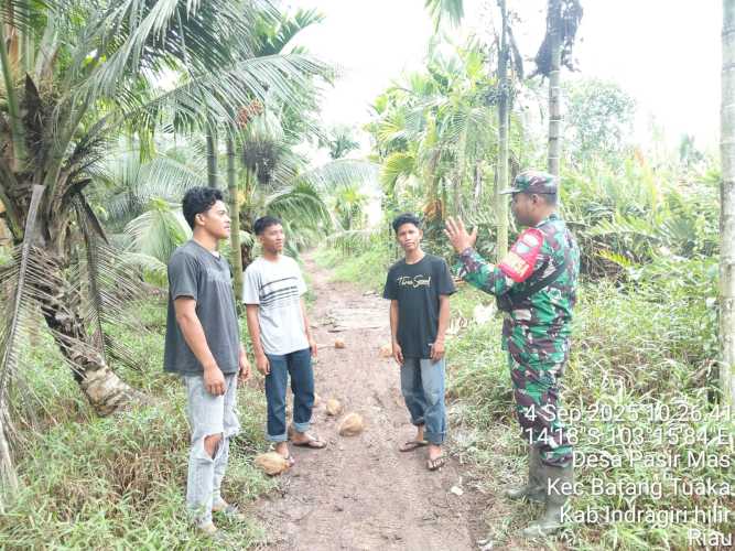 Babinsa Koramil 12/Batang Tuaka Tegakkan Kedaulatan Lahan Melalui Patroli Pencegahan Karhutla