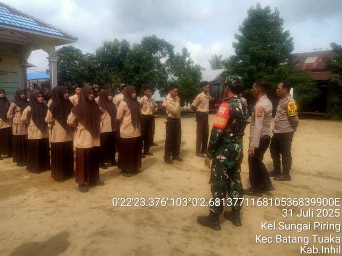 Babinsa Kodim 0314/Inhil Perkuat Kedisiplinan Siswa Melalui Wawasan Kebangsaan Terpadu