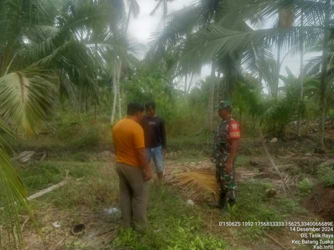 Aksi Cepat Babinsa Koramil 12/Batangtuaka, Cegah Karlahut di Desa Tasikraya