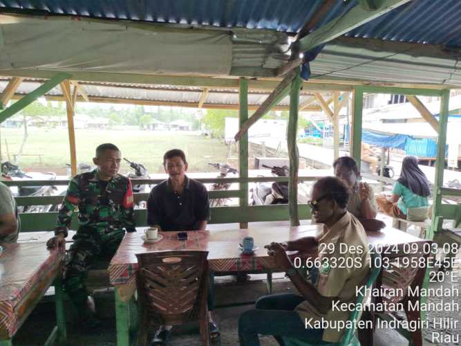 Babinsa KORAMIL 08/MDH Gelar Komsos, Ciptakan Harmoni dan Kekompakan yang Tak Terpisahkan!