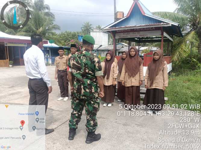 Babinsa Memberikan Penjelasan Tentang  Nilai yang Terkandung dalam Pancasila