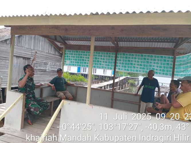 Babinsa Kopda Sudarwis Membina Keamanan Wilayah dengan Penyuluhan