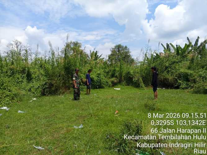 Babinsa Serda Ronald Manalu Efektifkan Patroli Wilayah Antisipasi Bahaya Karhutla