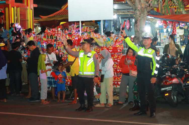 Pastikan Kenyamanan, Polresta Cilacap Gelar Apel Pengamanan Imlek di Klenteng Lam Tjeng Kiong