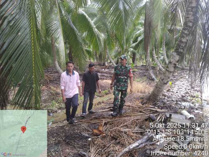 Babinsa Koramil 12/Btk Laksanakan Patroli Tapal Batas, Cegah Potensi Konflik Lahan di Sungai Piring