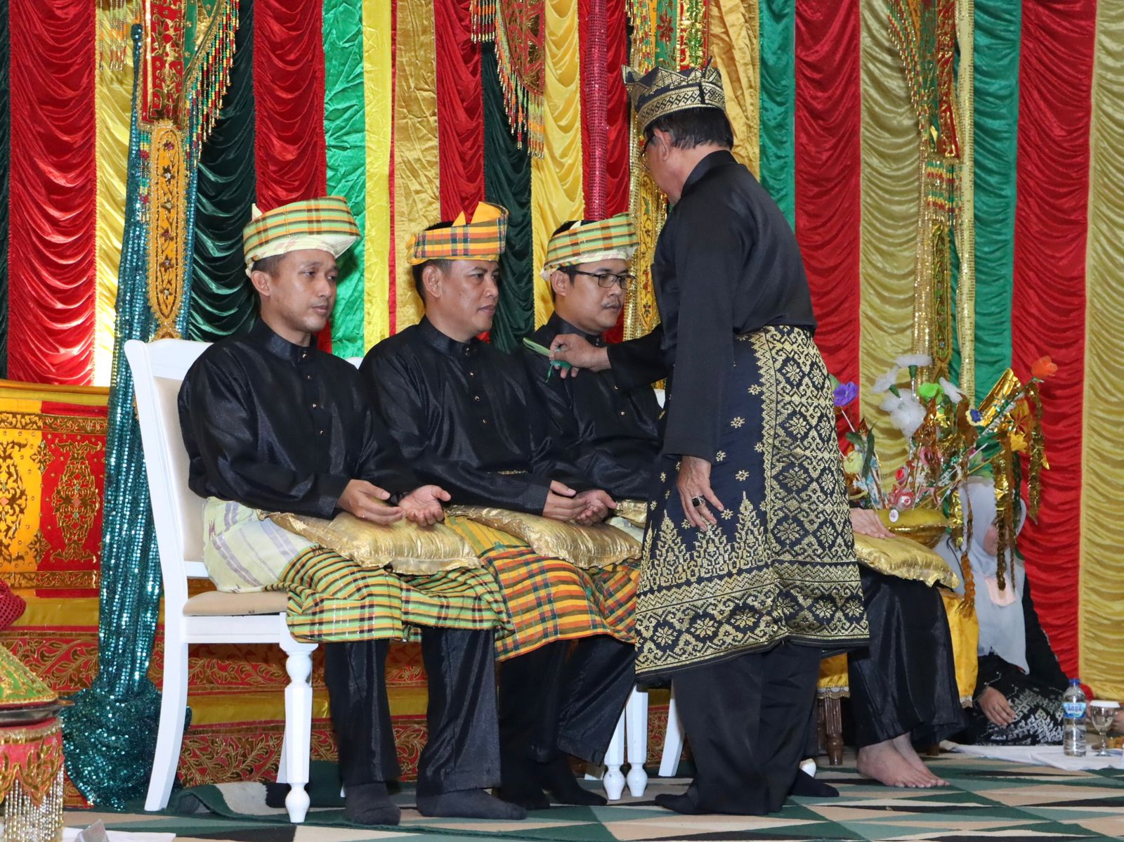 Dandim 0314/Inhil Terima Prosesi Adat Tepuk Tepung Tawar dari LAMR Inhil