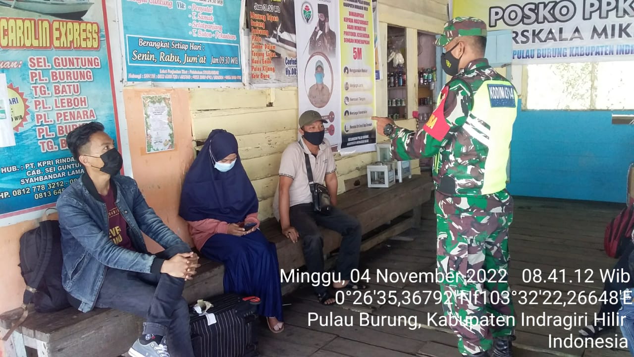 Babinsa Koramil Pulau Burung Kodim Perketat Pengawasan di Pelabuhan