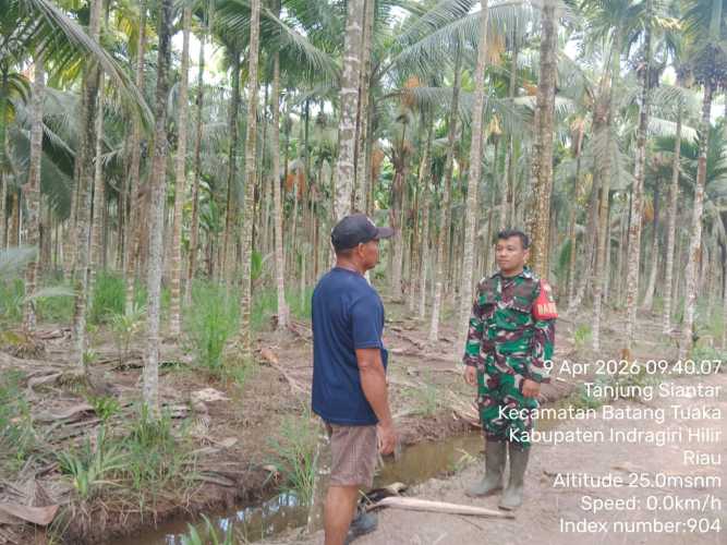 Babinsa Pasir Mas Implementasikan Tupoksi Apter dalam Perlindungan Sosial Masyarakat