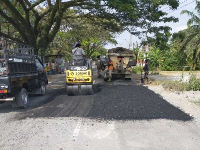 Keroyok Bareng-bareng, Pemkab Siak Kejar Target Jalan Mulus Jelang Ramadhan