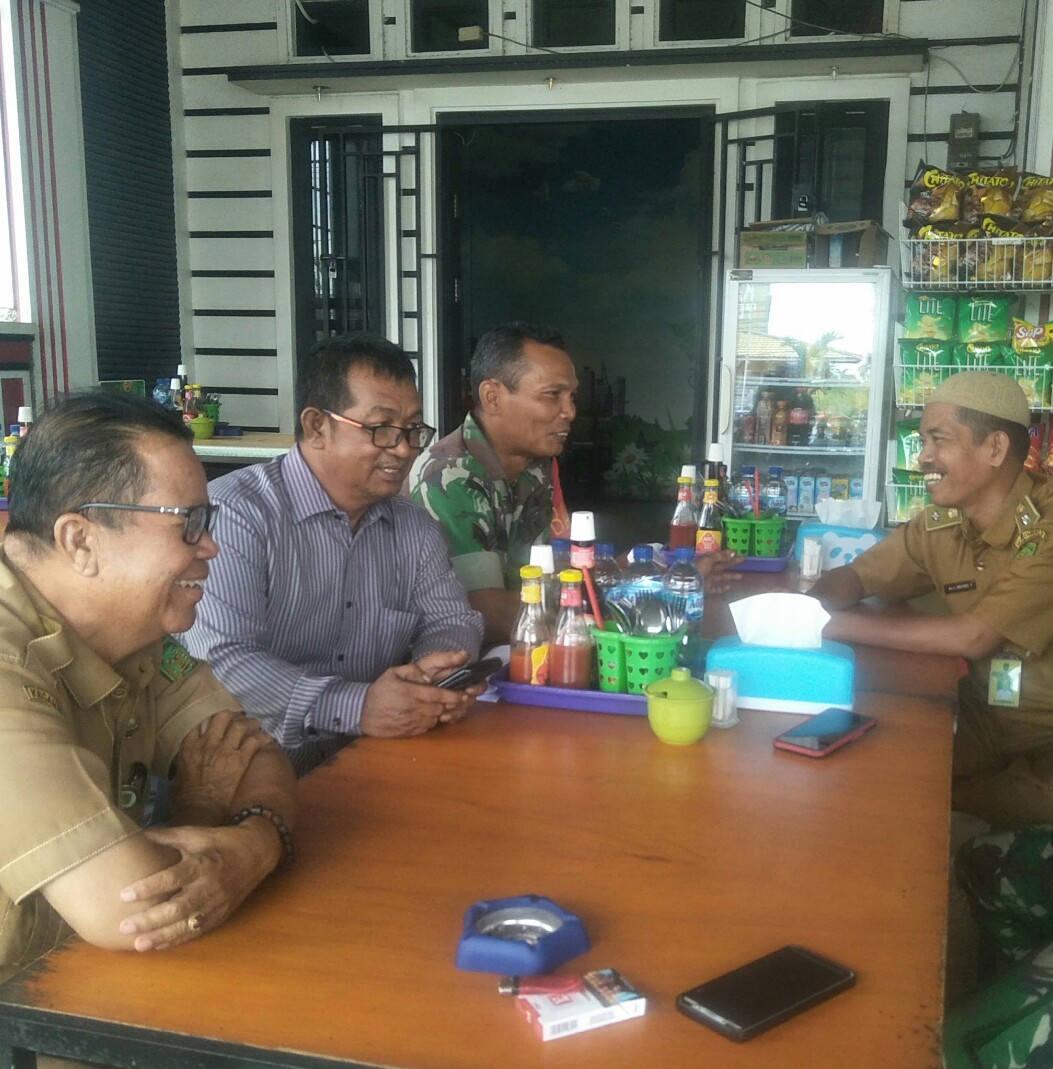 Babinsa Baru Sungai Perak Langsung Akrab Bersama Lurah dan Staf